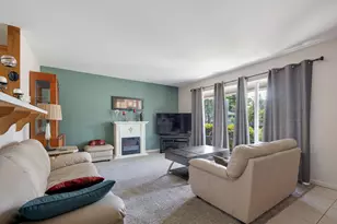 560 W Berkley Ln, Hoffman Estates, IL 60169 - Photo 3