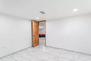 9327 S Avers Ave, Evergreen Park, IL 60805 - Photo 21