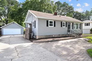 312 Oak St, North Aurora, IL 60542 - Photo 3