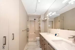200 E Delaware Pl, Chicago, IL 60611 - Photo 9