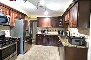 978 E Capri Dr, Palatine, IL 60074 - Photo 9