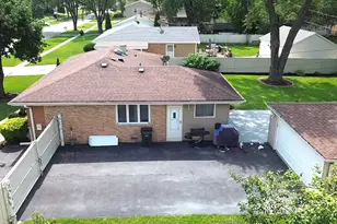 978 E Capri Dr, Palatine, IL 60074 - Photo 33