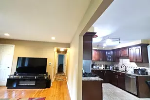 978 E Capri Dr, Palatine, IL 60074 - Photo 9