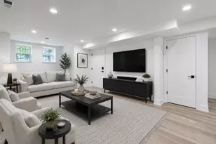 2113 N Kenmore Ave, Chicago, IL 60614 - Photo 3