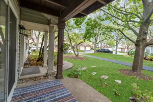 1028 Rockport Dr, Carol Stream, IL 60188 - Photo 3