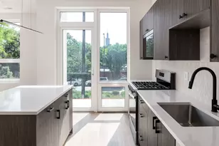 224 S Ashland Ave, Chicago, IL 60607 - Photo 9