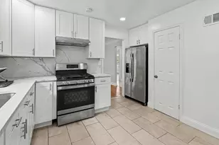 6328 N Whipple St, Chicago, IL 60659 - Photo 3