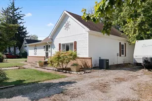 609 Woodford St, Gridley, IL 61744 - Photo 17