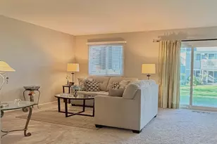 214 Maplebrook Ct, Schaumburg, IL 60194 - Photo 9