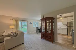 214 Maplebrook Ct, Schaumburg, IL 60194 - Photo 7