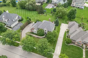 4135 River Ridge Dr, Saint Charles, IL 60175 - Photo 3