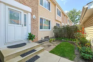 293 Barclay Dr, Glendale Heights, IL 60139 - Photo 3