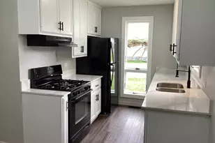 527 E 17th St, Lockport, IL 60441 - Photo 7