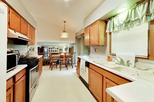 2518 Quail Ct, Aurora, IL 60502 - Photo 11
