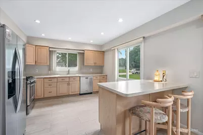 852 Woodmar Drive, Crystal Lake, IL 60014 - Photo 9