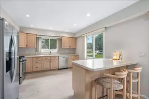 852 Woodmar Dr, Crystal Lake, IL 60014 - Photo 9