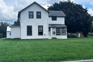 422 N Evergreen St, Onarga, IL 60955 - Photo 1