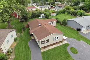 693 Minerva Ave, Wauconda, IL 60084 - Photo 5