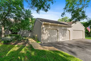1290 Oak Hill Rd, Lake Barrington, IL 60010 - Photo 1