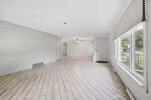 100 E Lincoln Dr, Cooksville, IL 61730 - Photo 5