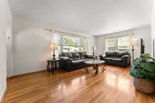 917 W Washington St, Champaign, IL 61821 - Photo 5