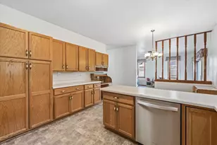 341 Old Darby Ln, Winthrop Harbor, IL 60096 - Photo 9