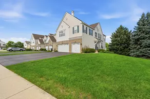 402 Arboretum Dr, Lombard, IL 60148 - Photo 3