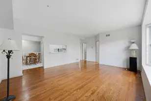 402 Arboretum Dr, Lombard, IL 60148 - Photo 5