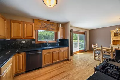 637 Otter Way, Oswego, IL 60543 - Photo 7