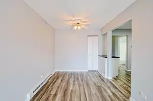 210 Klein Creek Ct, Carol Stream, IL 60188 - Photo 5