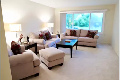 1170 Heather Lane #0, Glen Ellyn, IL 60137 - Photo 5