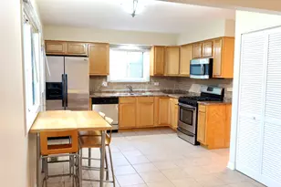 1170 Heather Ln, Glen Ellyn, IL 60137 - Photo 9