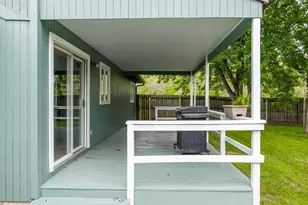 570 Meadows Rd, Bourbonnais, IL 60914 - Photo 3