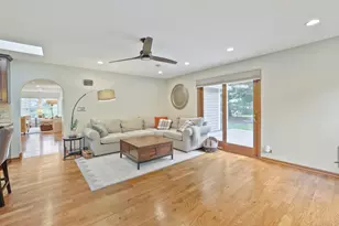 204 Hillside Ct, Lake Zurich, IL 60047 - Photo 11