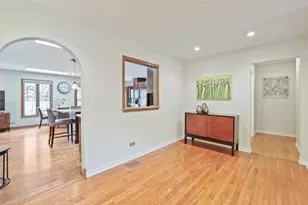 204 Hillside Ct, Lake Zurich, IL 60047 - Photo 5