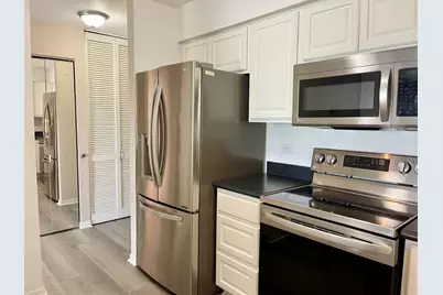 725 W Huntington Commons Road #416, Mount Prospect, IL 60056 - Photo 5