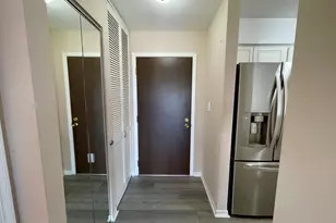 725 W Huntington Commons Rd, Mount Prospect, IL 60056 - Photo 13
