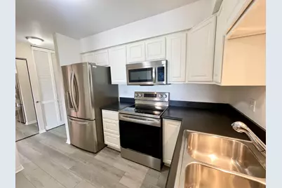 725 W Huntington Commons Road #416, Mount Prospect, IL 60056 - Photo 3