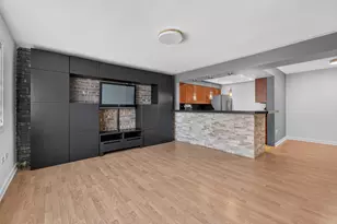 841 N York St, Elmhurst, IL 60126 - Photo 5