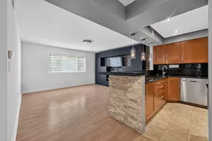841 N York St, Elmhurst, IL 60126 - Photo 3