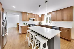 1016 Liberty Dr, Naperville, IL 60540 - Photo 9