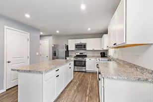 421 E Meadowdale Cir, Hampshire, IL 60140 - Photo 9