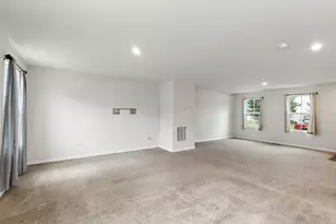 421 E Meadowdale Cir, Hampshire, IL 60140 - Photo 5