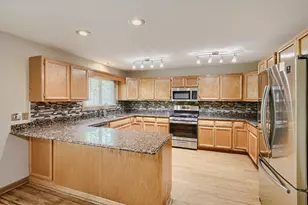 2805 Breckenridge Cir, Aurora, IL 60504 - Photo 9