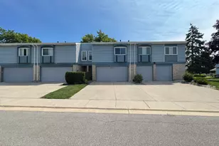 217 Lakeshore Ln, Bloomingdale, IL 60108 - Photo 1