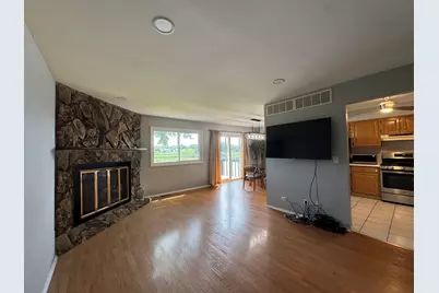 217 Lakeshore Lane, Bloomingdale, IL 60108 - Photo 3