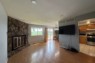 217 Lakeshore Ln, Bloomingdale, IL 60108 - Photo 3