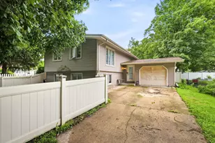 515 E High St, Morris, IL 60450 - Photo 1