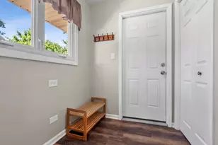 1001 63rd Pl, La Grange Highlands, IL 60525 - Photo 13