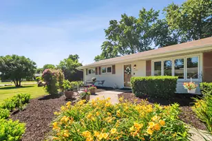 1001 63rd Pl, La Grange Highlands, IL 60525 - Photo 1
